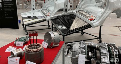 柏林工厂技术革新 特斯拉Model Y搭载投影大灯与4680电池，引领智能汽车新浪潮